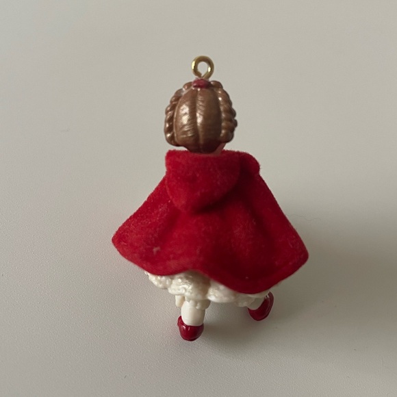 Hallmark Keepsake Ornament - Madame Alexander Classic Red Riding Hood - Picture 3 of 6